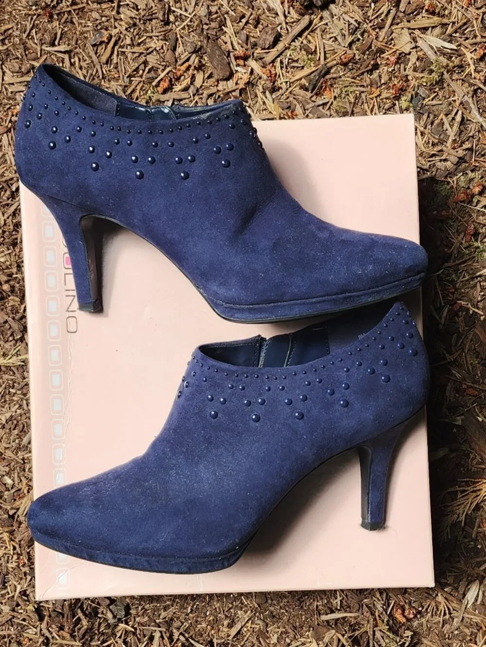EUC Navy Bandolino Suede booties size 8 Women's heels with Box